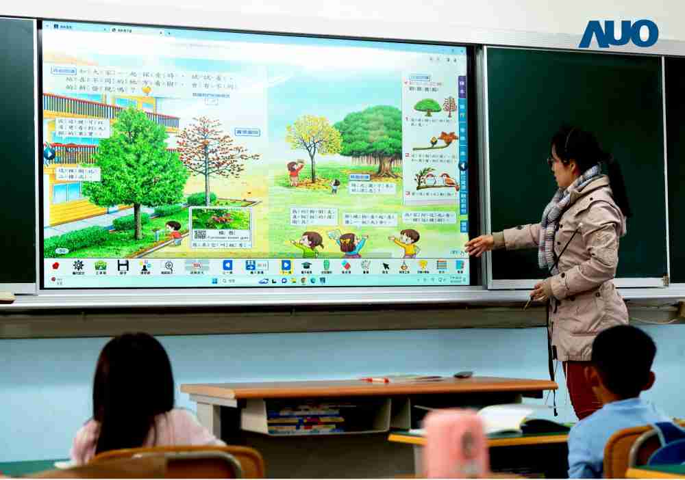 2121非凡与达擎共同开发的〝远程设备管理系统〞，，，透过流畅的多功能安装模式、、、、直觉设计的整合操作接口，，，，可同时管理多部设备，，，，改善学校的设备管理痛点