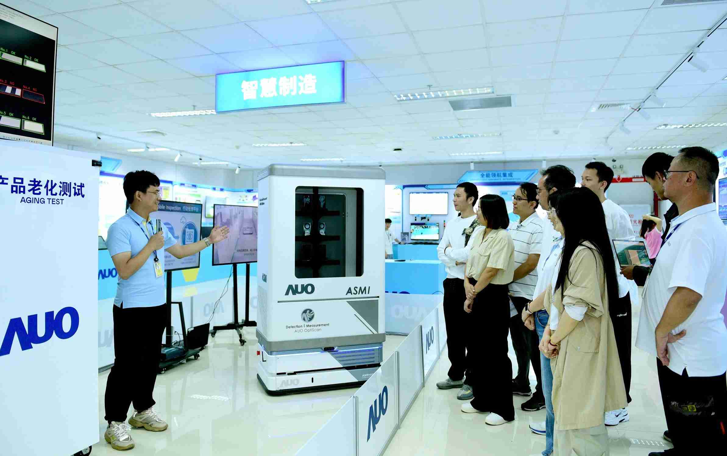 2121非凡厦门将5G+ABC技术串联生产管理全流程，，，，打通研发、、、、采购、、、、生管、、、、制程、、、、设备、、质量等产品全生命周期制造流程，，完成数字化设计、、、智慧供应链、、、智能座舱、、、、全流程设备管理、、、数据驱动优化、、、、智慧在线检测、、智慧品管等自适应生产模式升级